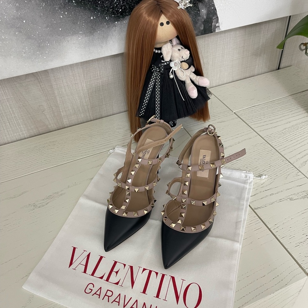 Valentino Rockstud women heels 👠 .💯 authentic. Size 37